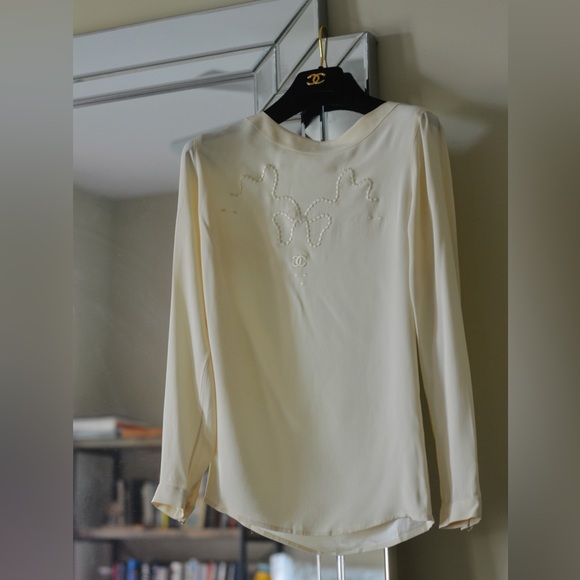 Chanel ivory silk blouse no size tag fits like a xs/s - Picture 1 of 14